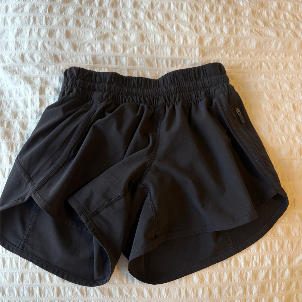 Lululemon Athletica Black Women Shorts Size - S